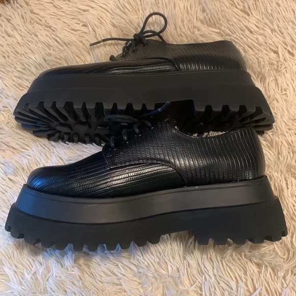 Woman’s size 9/Men’s size 7 ASOS lace up platform oxfords - Picture 8 of 8